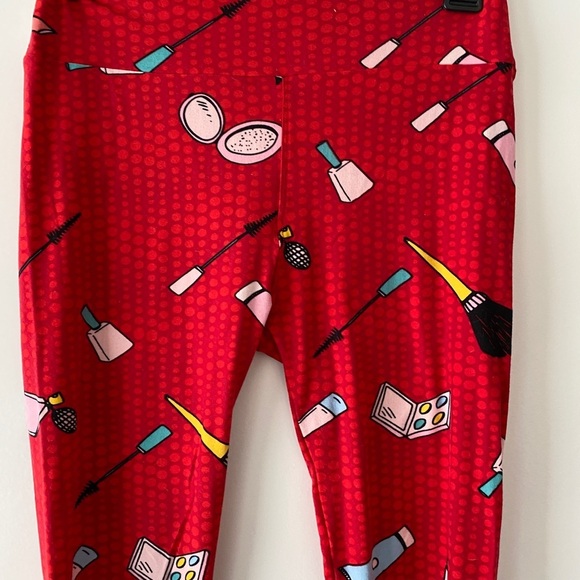 Red Background w Makeup / Cosmetics Graphic Buttery Soft Lularoe Leggings NWOT - Picture 4 of 10